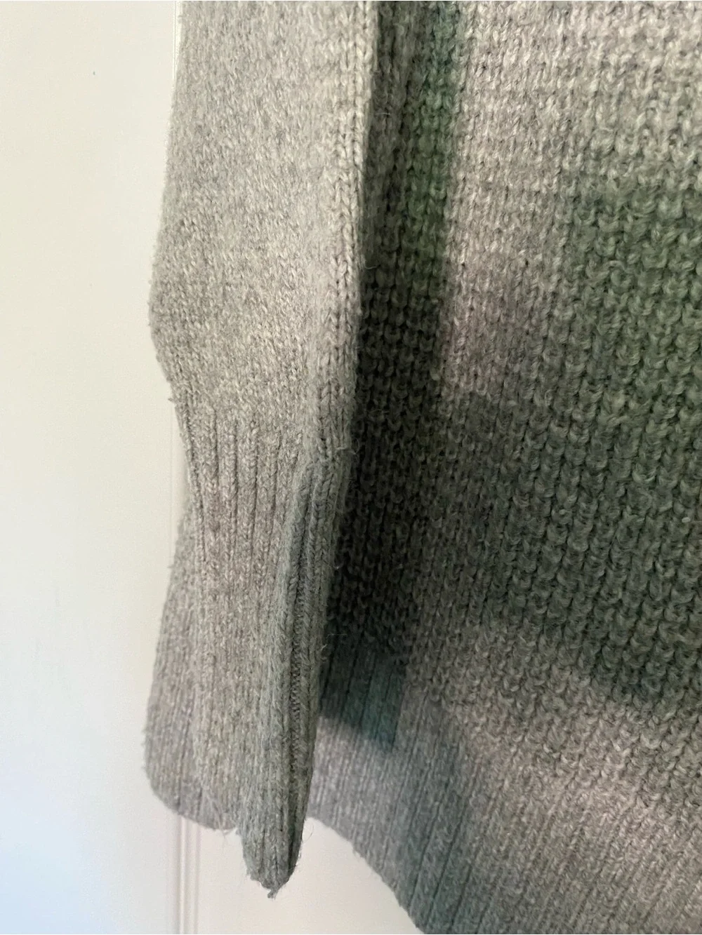 LOFT Light Gray Ribbed Crewneck Sweater Size Small